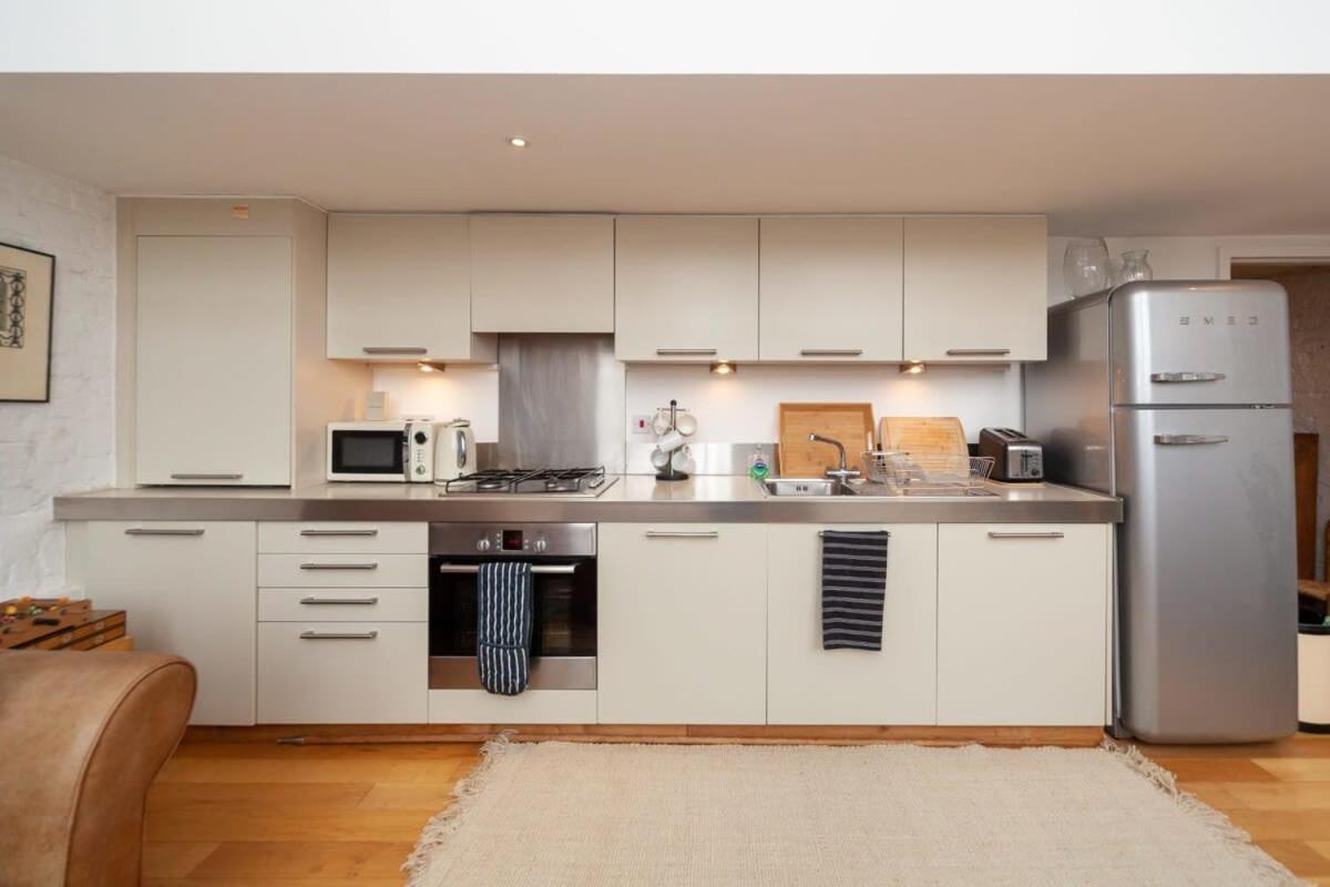 Charming 1 Bedroom Apartment In Old School House 런던 외부 사진