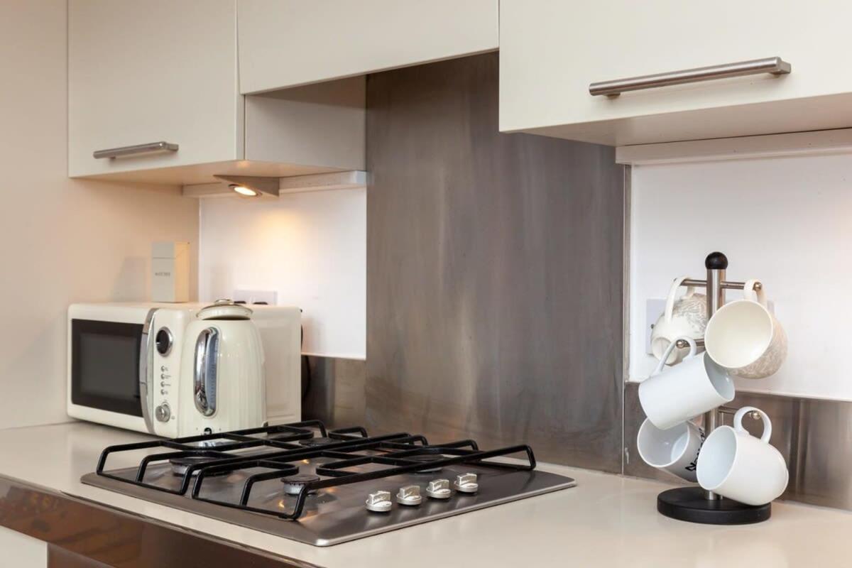Charming 1 Bedroom Apartment In Old School House 런던 외부 사진
