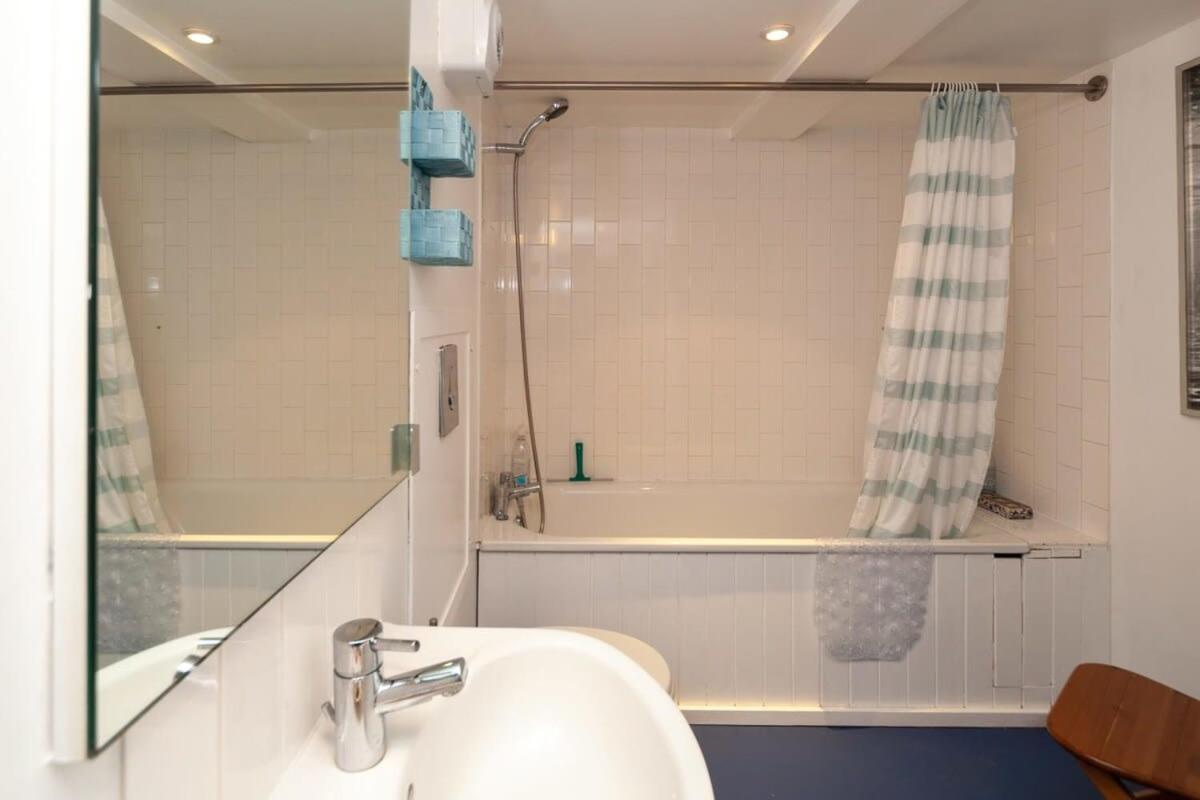 Charming 1 Bedroom Apartment In Old School House 런던 외부 사진