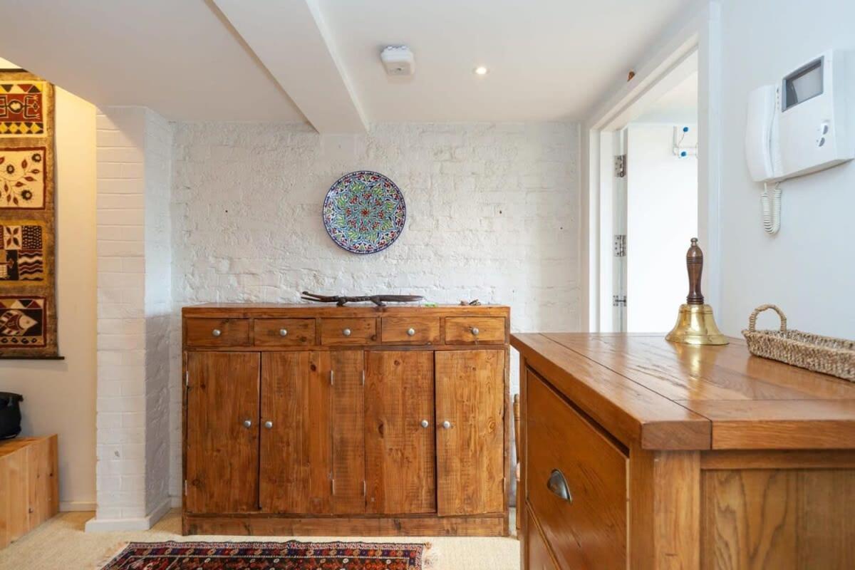 Charming 1 Bedroom Apartment In Old School House 런던 외부 사진